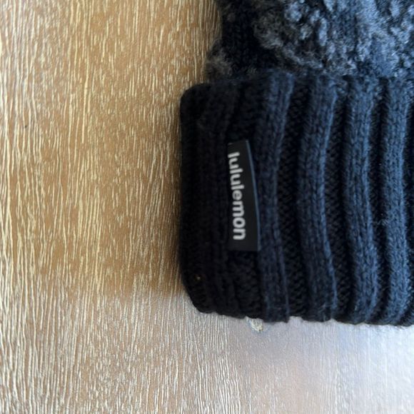 Lululemon Ombre Knot Textured Beanie BLK/GGRE One Size main image 5